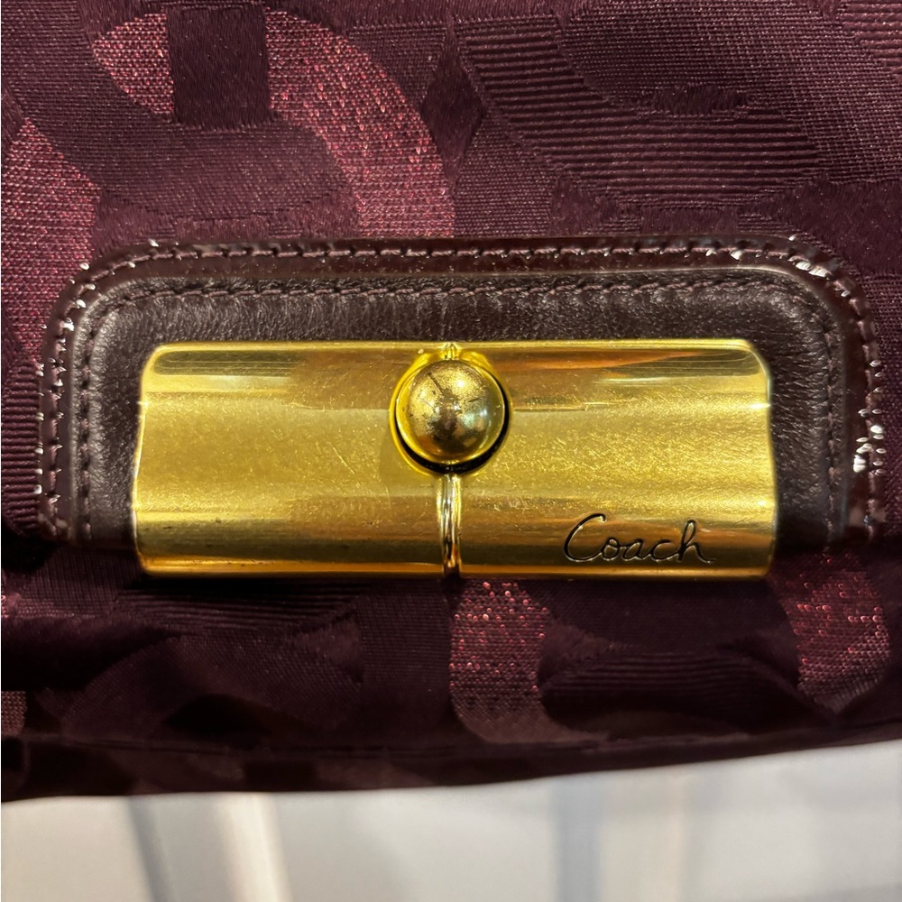 Elegant Burgundy Shoulder Bag - Picture 2 of 6